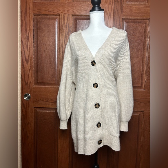 H& M Oversized Sweater - Picture 1 of 5